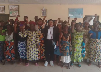 Femmes de Badja réunies pour une séance de sensibilisation à l'autonomisation économique