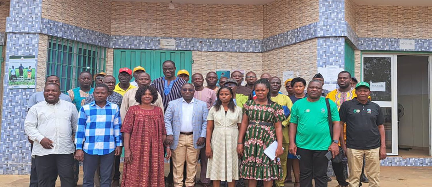 photo de famille de la deuxième session ordinaire