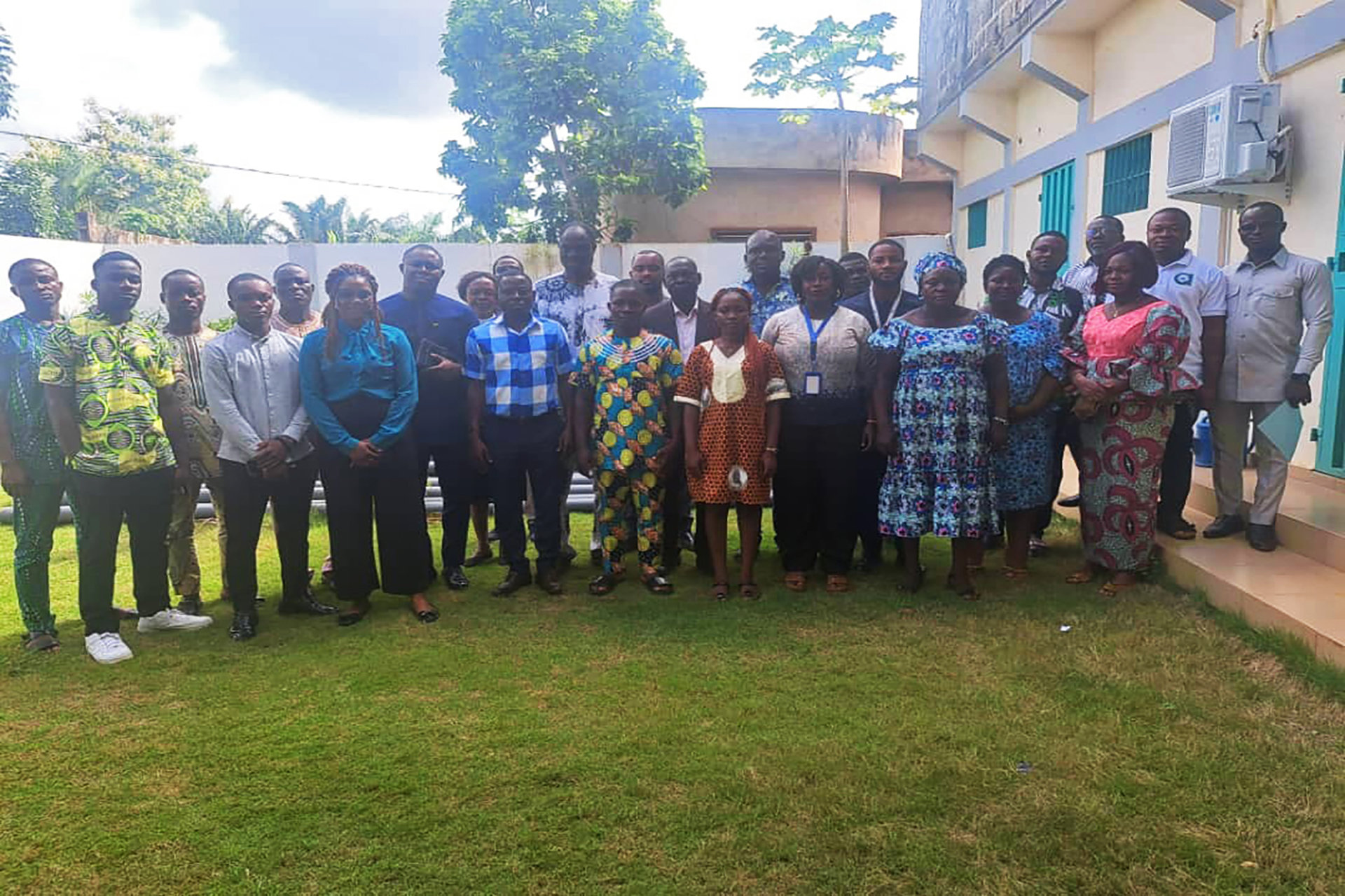 Photo de famille de la formation aux agents d'état civil sur la digitalisation des actes d'état civil