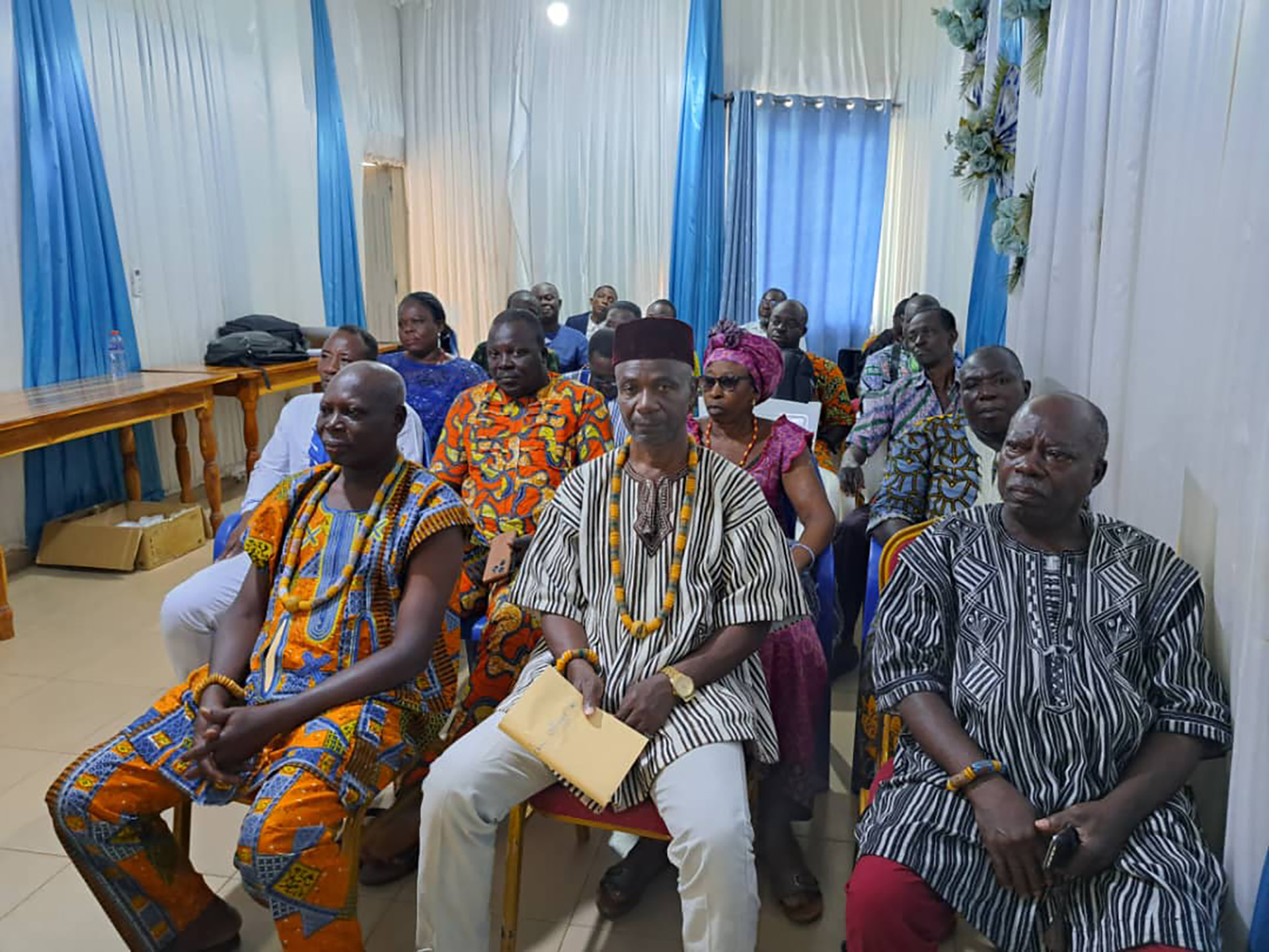 Les acteurs de la commune Avé 2 bénéficiant de la session de formation sur le changement de mentalité
