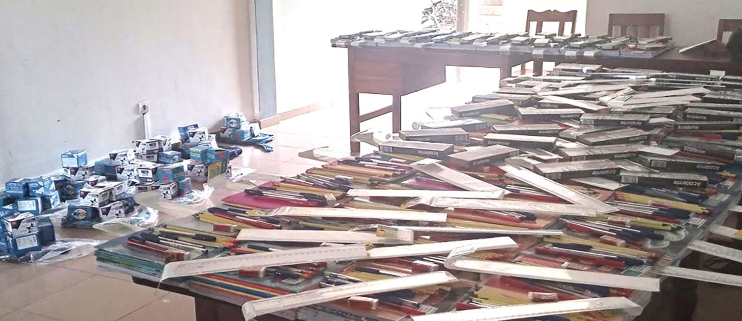 dons de kits scolaires aux élèves