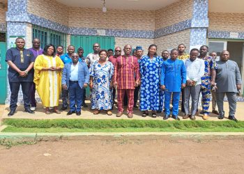 Photo de famille de la rencontre d'échanges pour l'élaboration du plan des risques de catastrophe