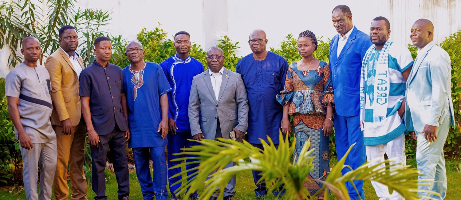 Photo de famille du nouveau conseil municipal d'Avé 2