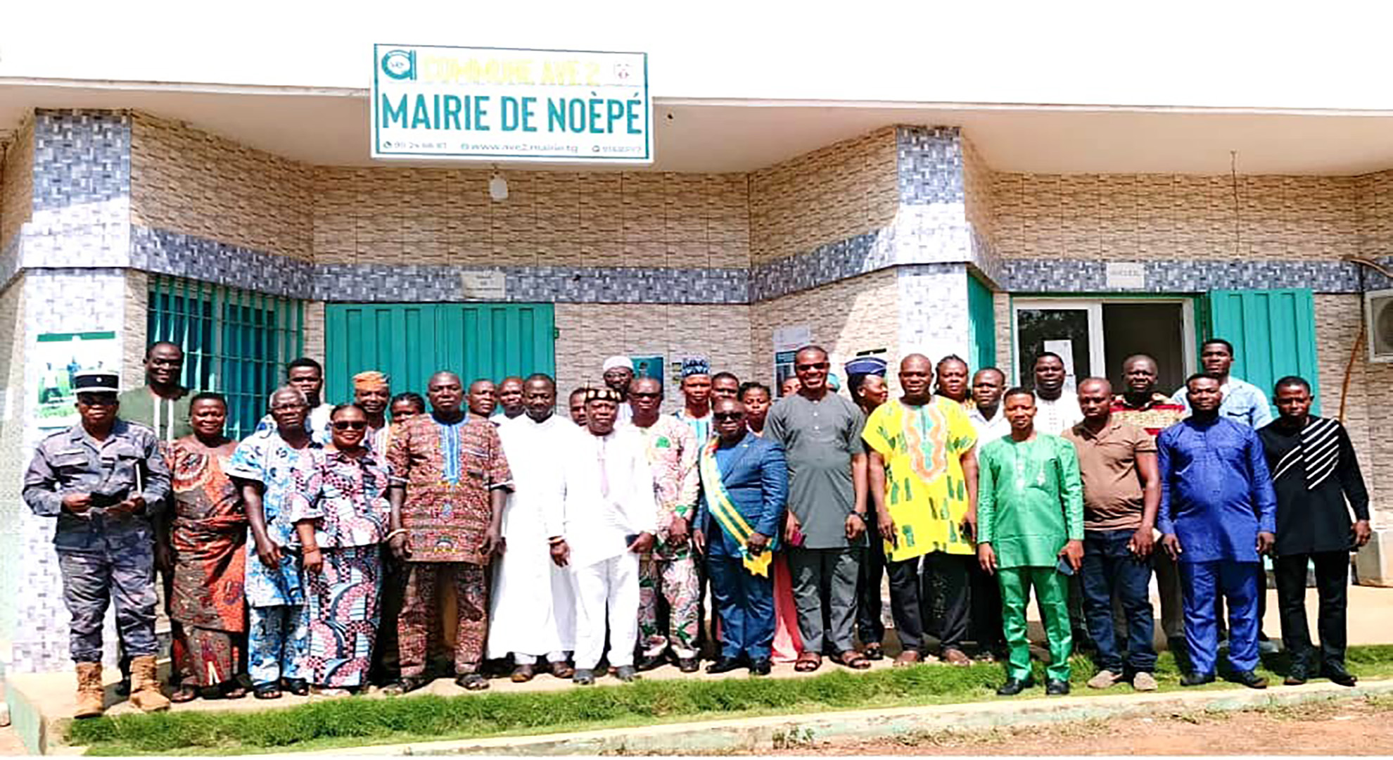 Photo de famille de l'ouverture de la première réunion du conseil municipal